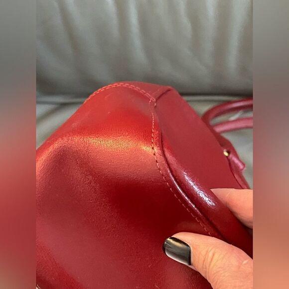Vintage Longchamp Roseau Leather Bag in the color Bordeaux. - Picture 7 of 13